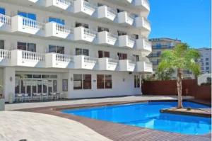 hotel with swimming pool- Hotel Bernat II
